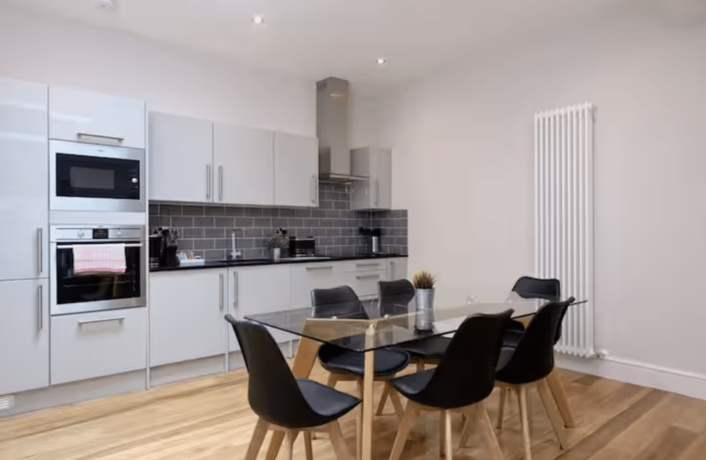 Queen Street, Flat 3