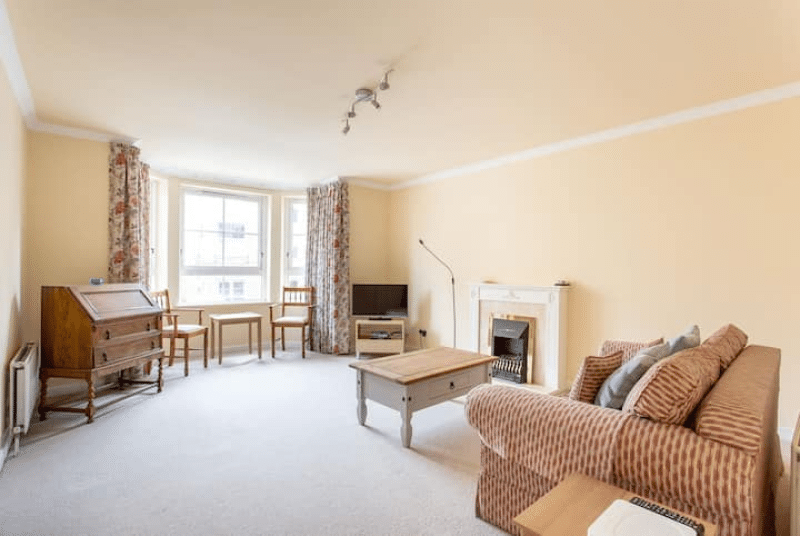 Dicksonfield – Modern apartment w private parking