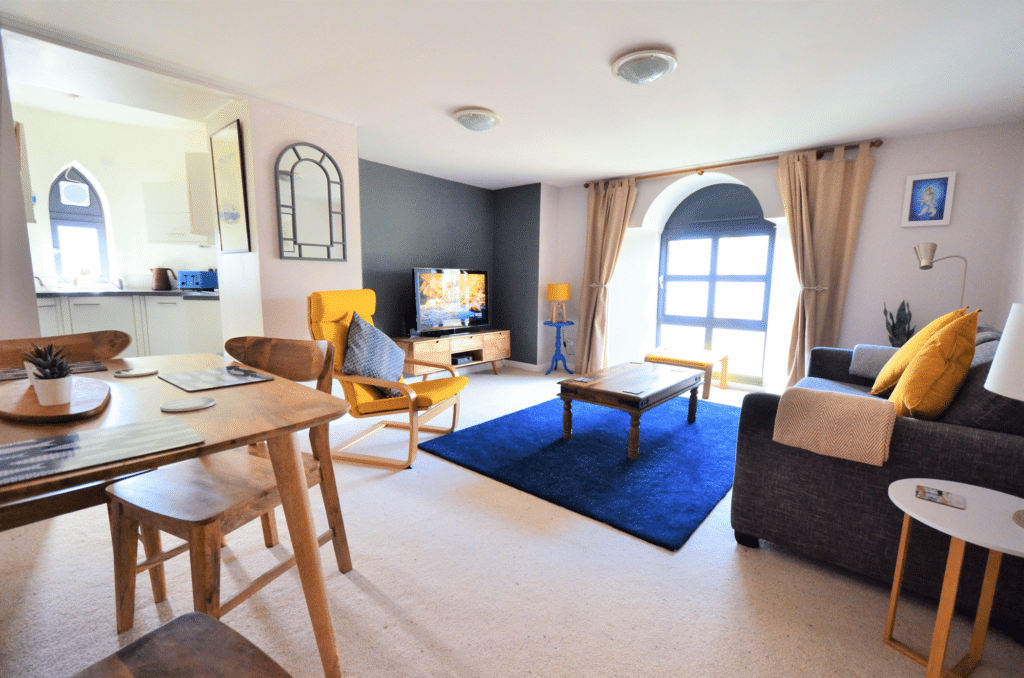 Dock Street – Lovely 2BR in the Mariners Church