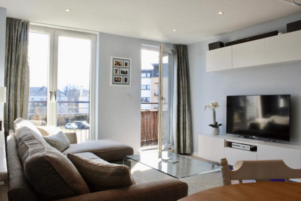 East Pilton Farm Cres – 2 bed apartment w parking