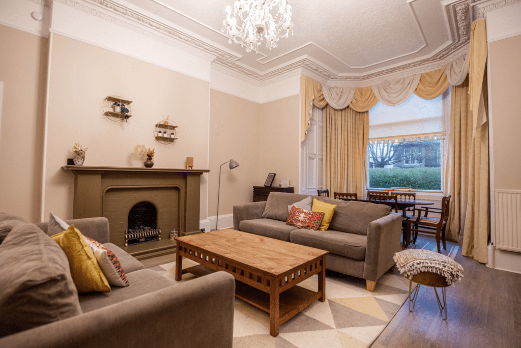 Craigmillar Park – Spacious 4BR w Garden & Parking