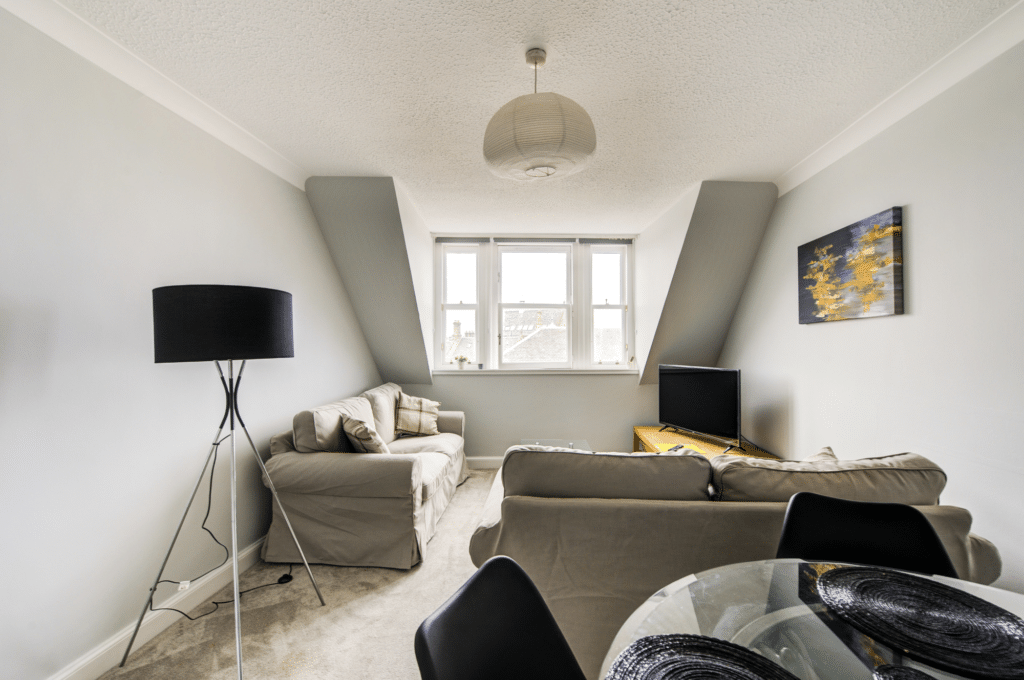 Ann House – superbly located 3 bed with lift