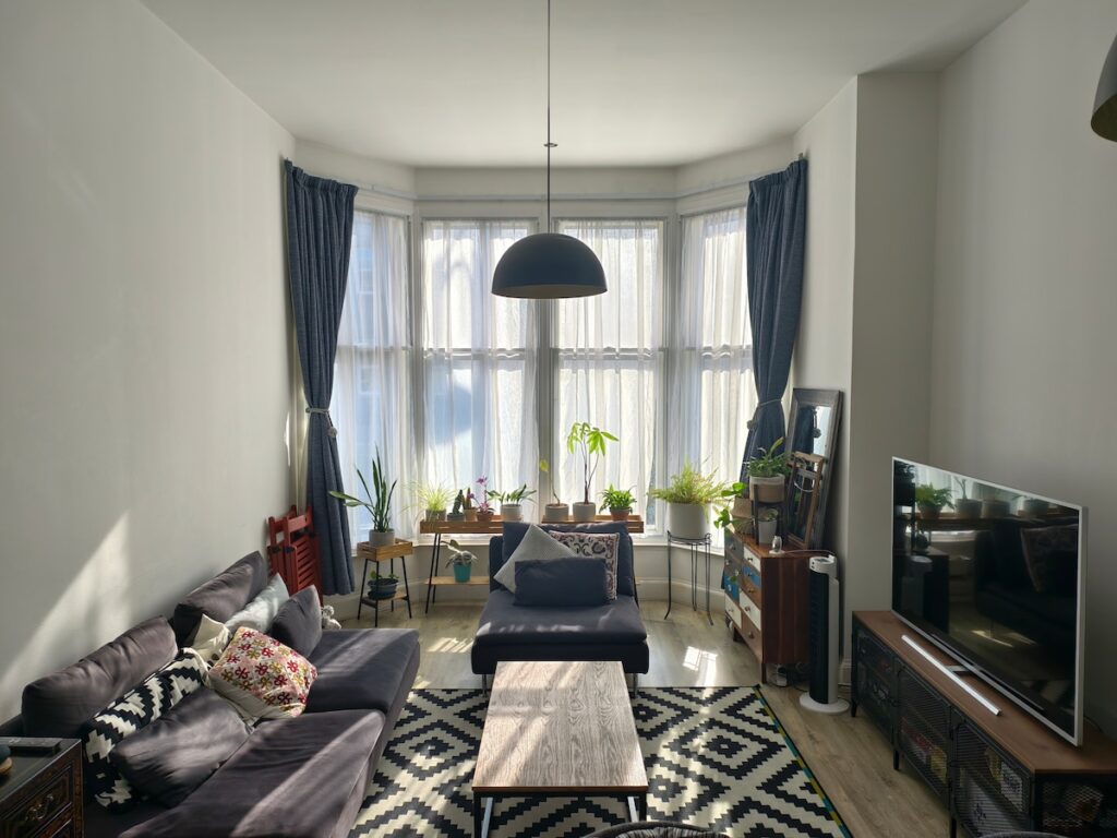 Lothian Rd – Modern apartment with 2 double bedrooms